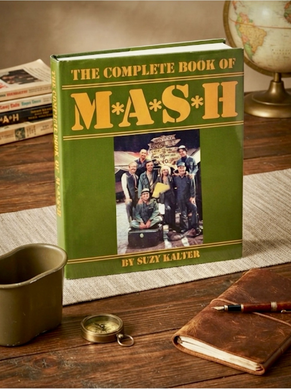 The Complete Book of MAS*H 1988 Hardcover w/ Dust Jacket Suzy Kalter Abrams